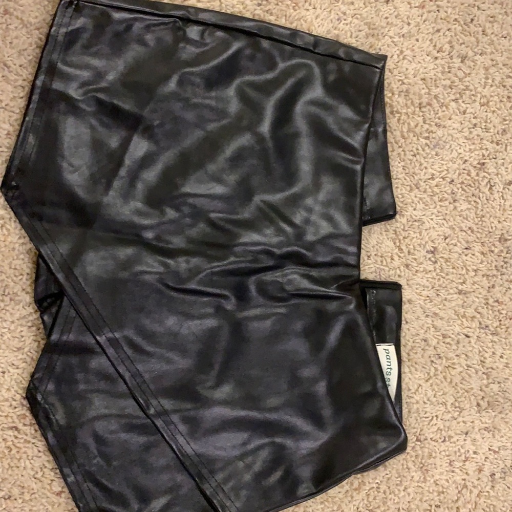 Pants store leather skort no size but fits M-L